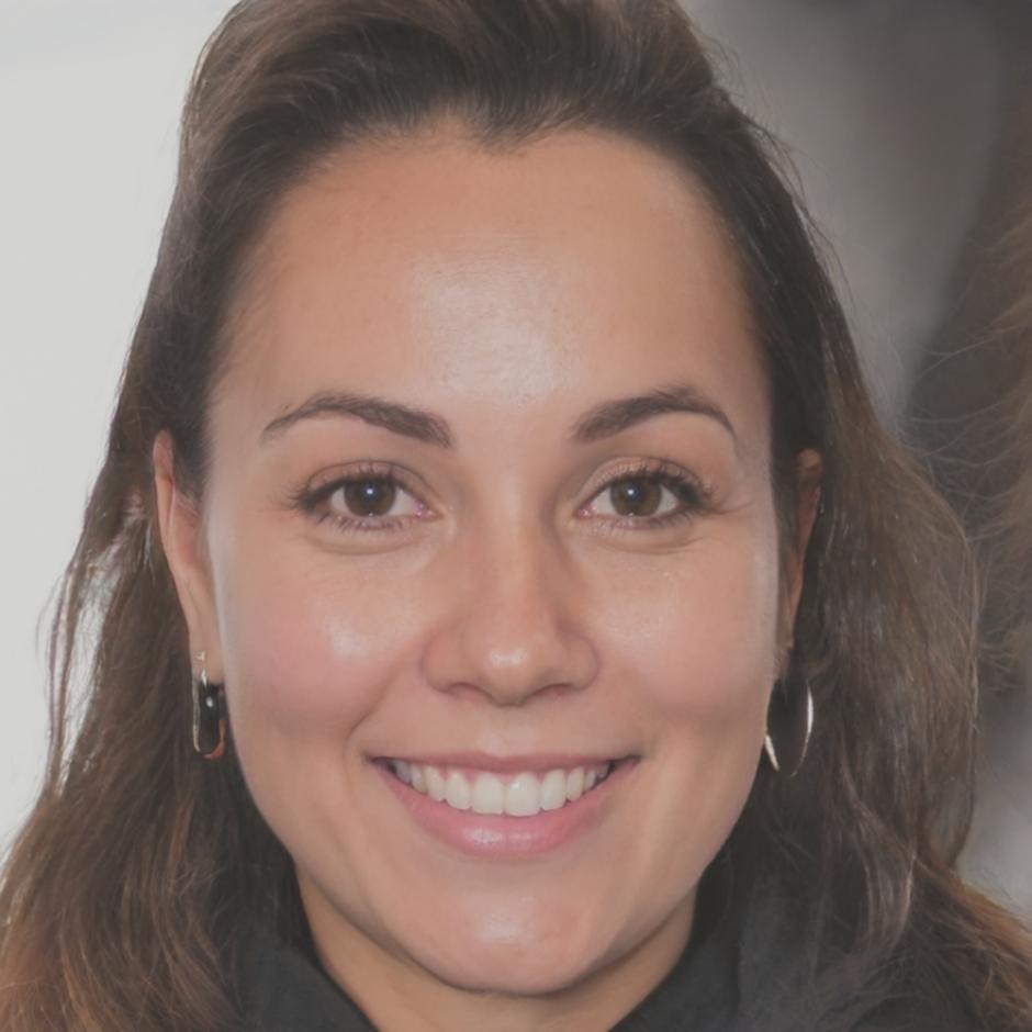 Retrato profesional de Mariana Vega, fundadora y directora ejecutiva de nuvexaridoro